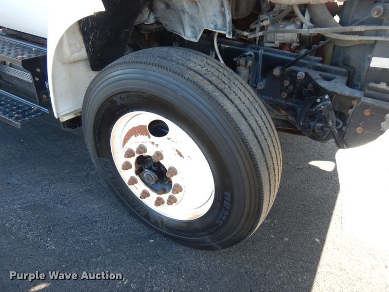 image for item FW9877 2010 Ford F750 Super Duty  bucket truck