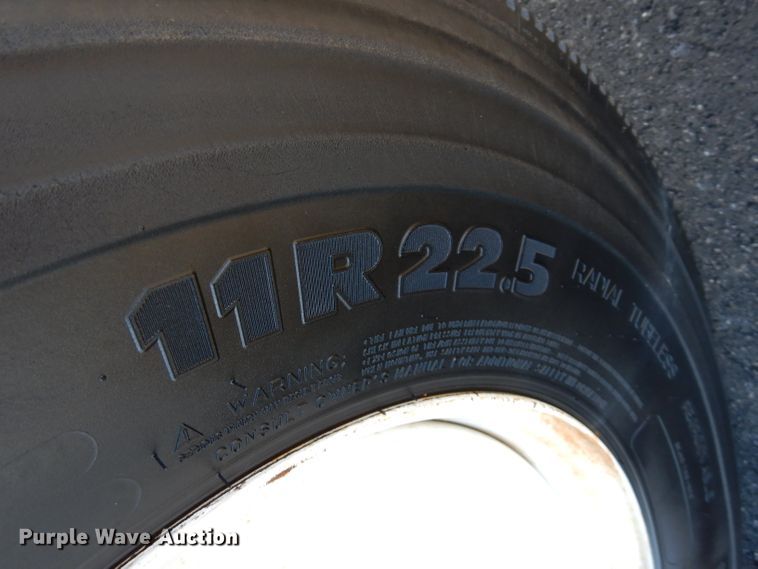 image for item FW9877 2010 Ford F750 Super Duty  bucket truck