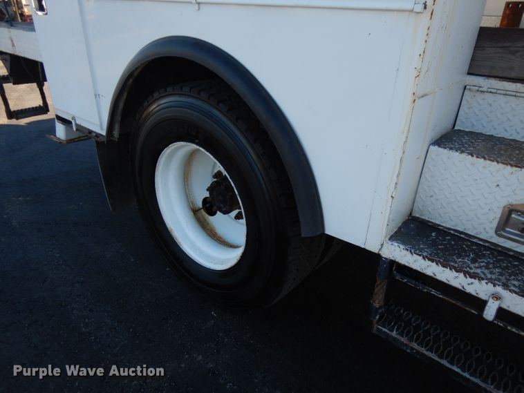 image for item FW9877 2010 Ford F750 Super Duty  bucket truck