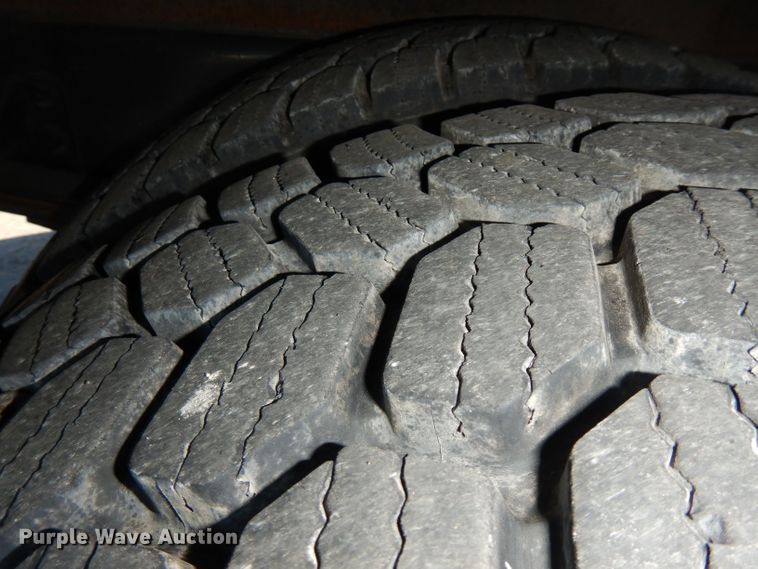 image for item FW9877 2010 Ford F750 Super Duty  bucket truck