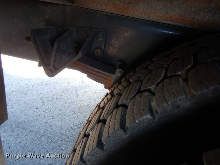 image for item FW9877 2010 Ford F750 Super Duty  bucket truck