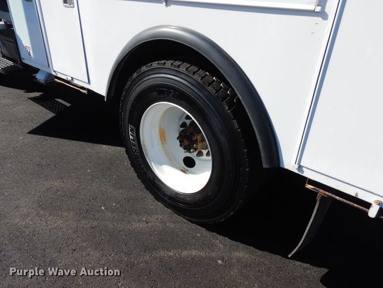 image for item FW9877 2010 Ford F750 Super Duty  bucket truck