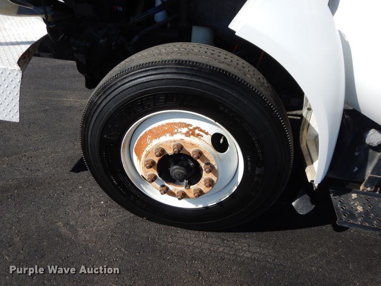 image for item FW9877 2010 Ford F750 Super Duty  bucket truck