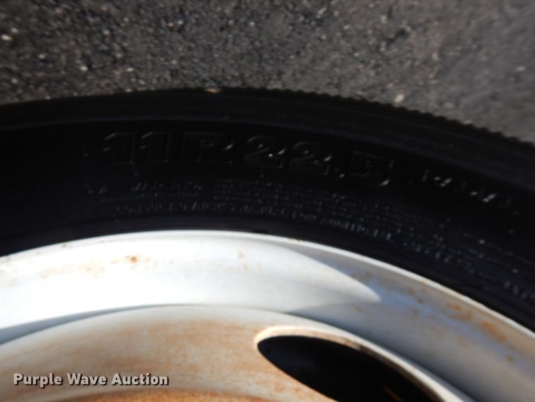 image for item FW9877 2010 Ford F750 Super Duty  bucket truck