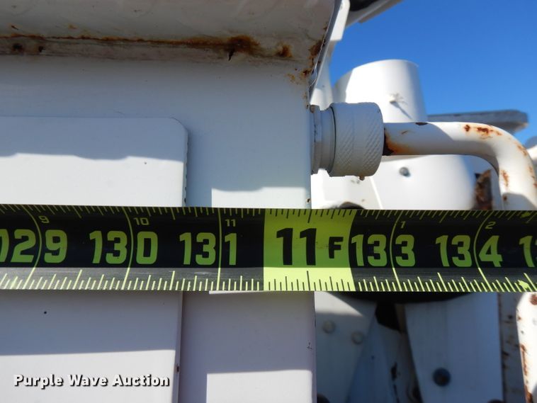 image for item FW9877 2010 Ford F750 Super Duty  bucket truck