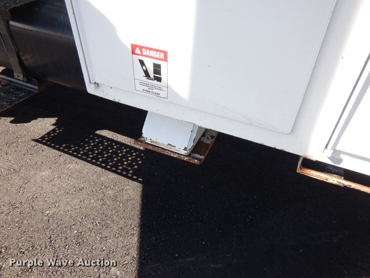 image for item FW9877 2010 Ford F750 Super Duty  bucket truck