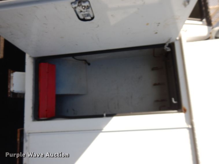 image for item FW9877 2010 Ford F750 Super Duty  bucket truck