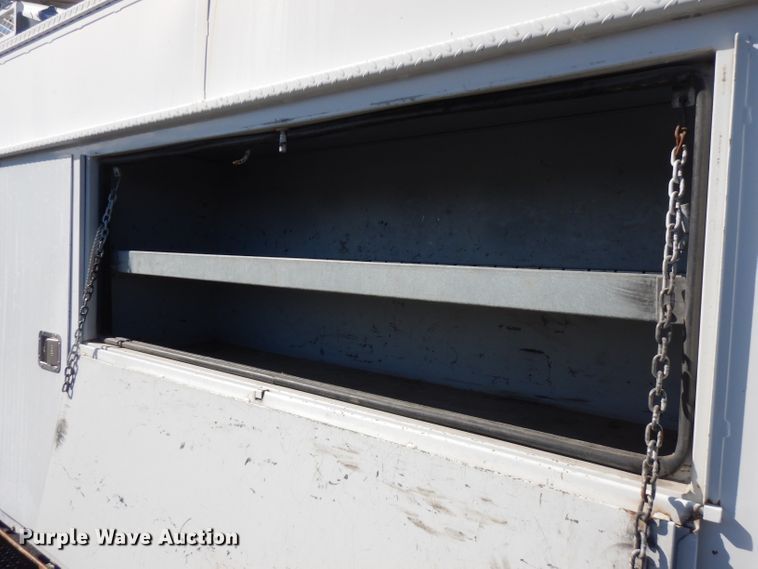 image for item FW9877 2010 Ford F750 Super Duty  bucket truck