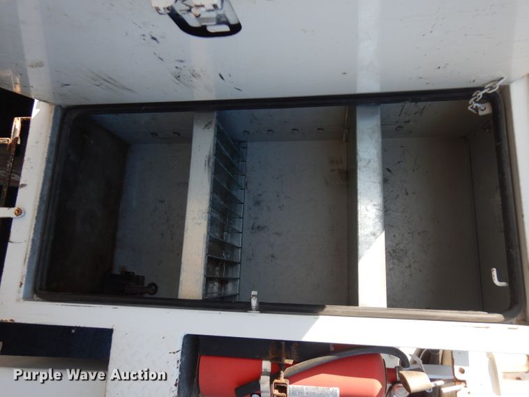 image for item FW9877 2010 Ford F750 Super Duty  bucket truck