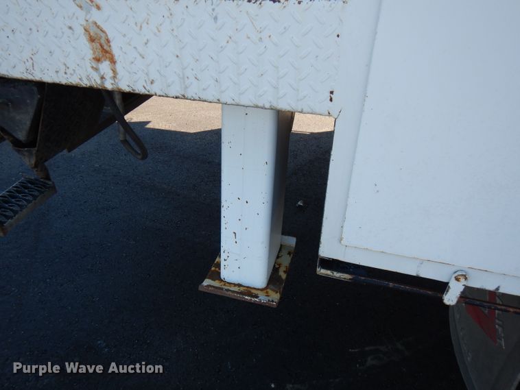 image for item FW9877 2010 Ford F750 Super Duty  bucket truck