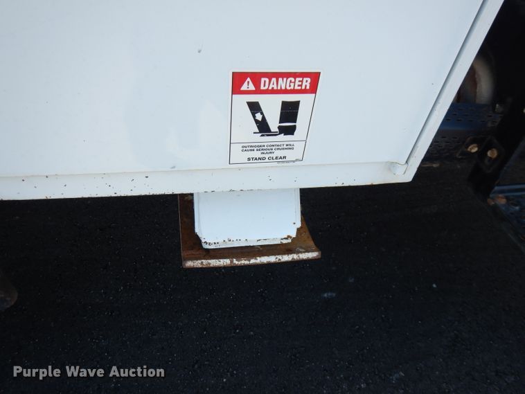 image for item FW9877 2010 Ford F750 Super Duty  bucket truck