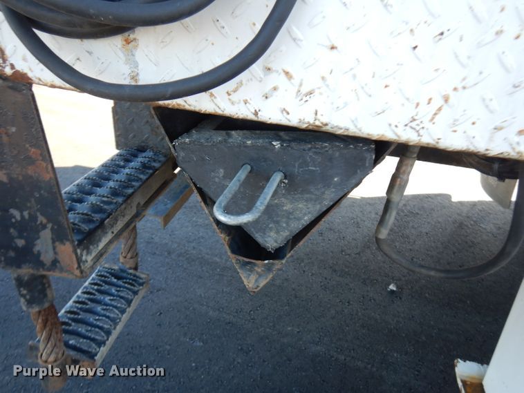 image for item FW9877 2010 Ford F750 Super Duty  bucket truck