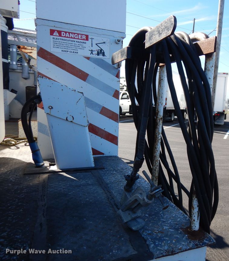 image for item FW9877 2010 Ford F750 Super Duty  bucket truck