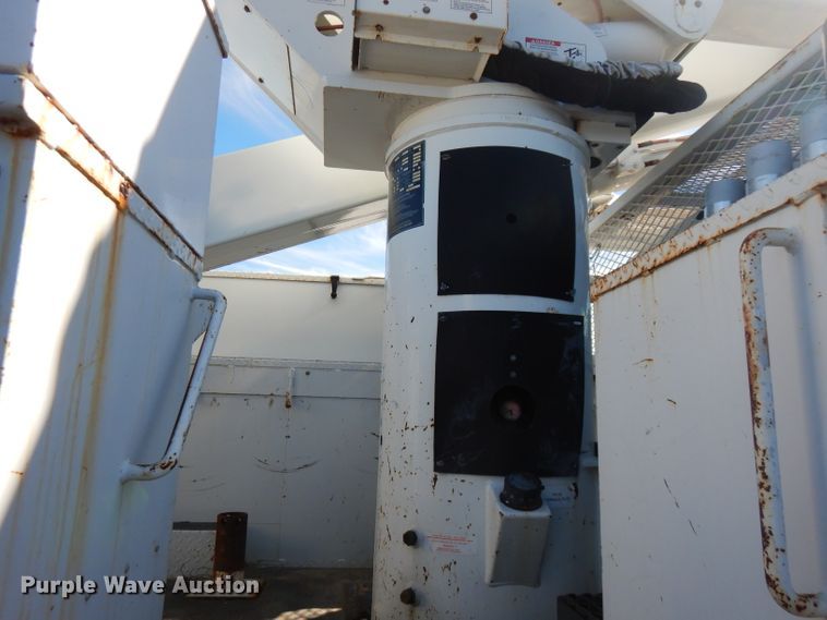 image for item FW9877 2010 Ford F750 Super Duty  bucket truck