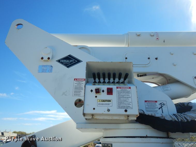 image for item FW9877 2010 Ford F750 Super Duty  bucket truck