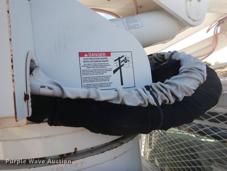 image for item FW9877 2010 Ford F750 Super Duty  bucket truck