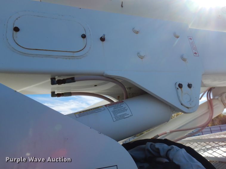 image for item FW9877 2010 Ford F750 Super Duty  bucket truck