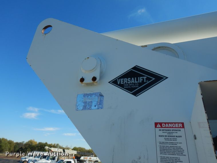 image for item FW9877 2010 Ford F750 Super Duty  bucket truck