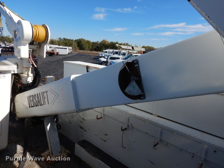 image for item FW9877 2010 Ford F750 Super Duty  bucket truck