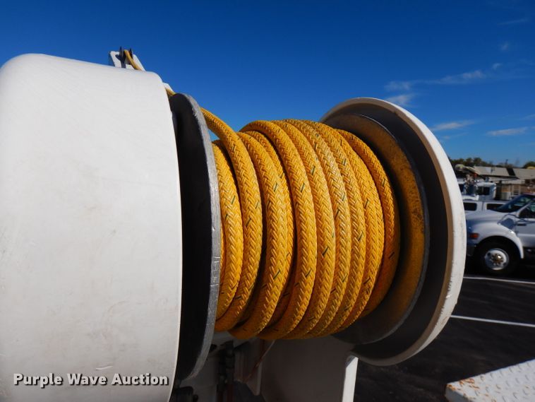 image for item FW9877 2010 Ford F750 Super Duty  bucket truck