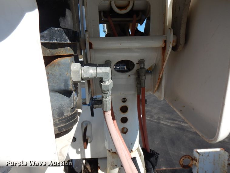 image for item FW9877 2010 Ford F750 Super Duty  bucket truck