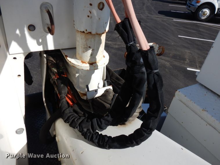 image for item FW9877 2010 Ford F750 Super Duty  bucket truck