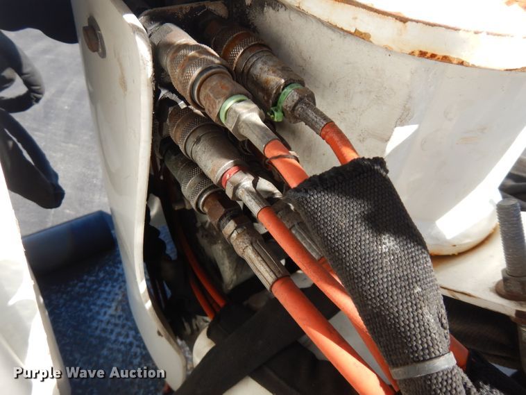 image for item FW9877 2010 Ford F750 Super Duty  bucket truck