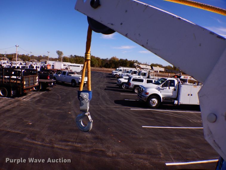 image for item FW9877 2010 Ford F750 Super Duty  bucket truck