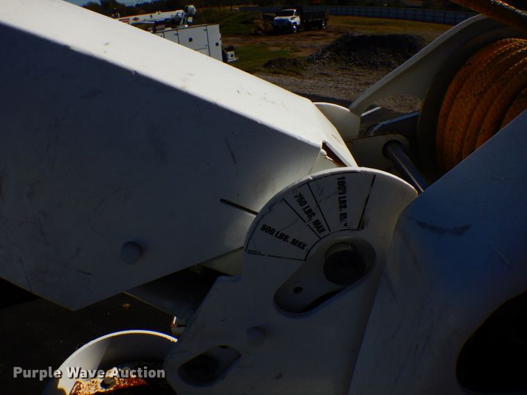 image for item FW9877 2010 Ford F750 Super Duty  bucket truck