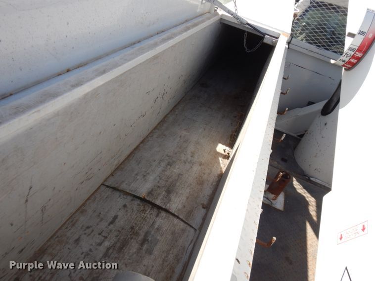 image for item FW9877 2010 Ford F750 Super Duty  bucket truck