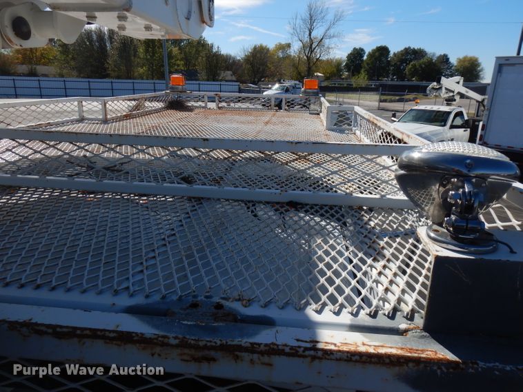 image for item FW9877 2010 Ford F750 Super Duty  bucket truck