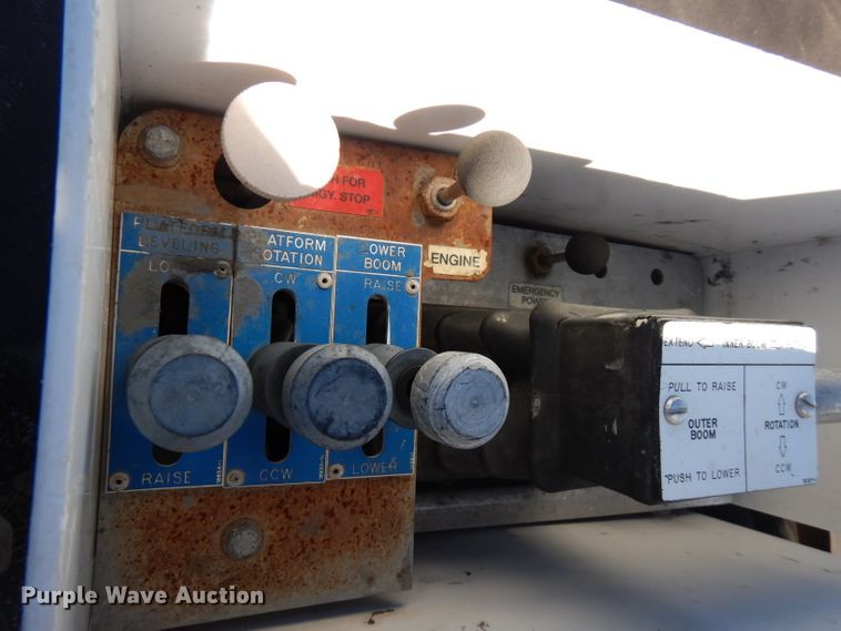 image for item FW9877 2010 Ford F750 Super Duty  bucket truck