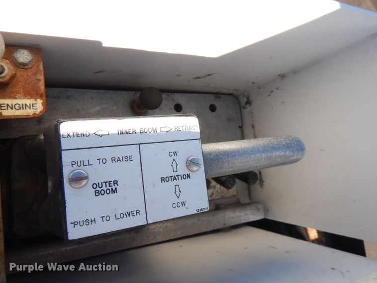 image for item FW9877 2010 Ford F750 Super Duty  bucket truck