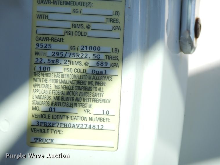 image for item FW9877 2010 Ford F750 Super Duty  bucket truck