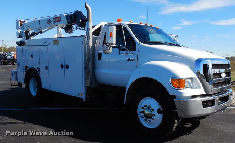 image for item FW9880 2008 Ford F750 Super Duty  service truck with crane