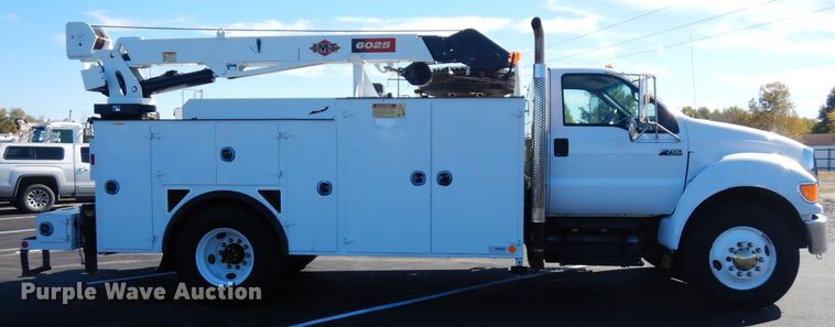 image for item FW9880 2008 Ford F750 Super Duty  service truck with crane