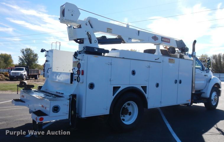 image for item FW9880 2008 Ford F750 Super Duty  service truck with crane