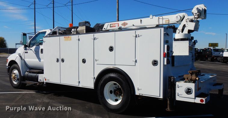 image for item FW9880 2008 Ford F750 Super Duty  service truck with crane