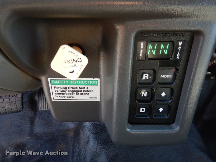 image for item FW9880 2008 Ford F750 Super Duty  service truck with crane