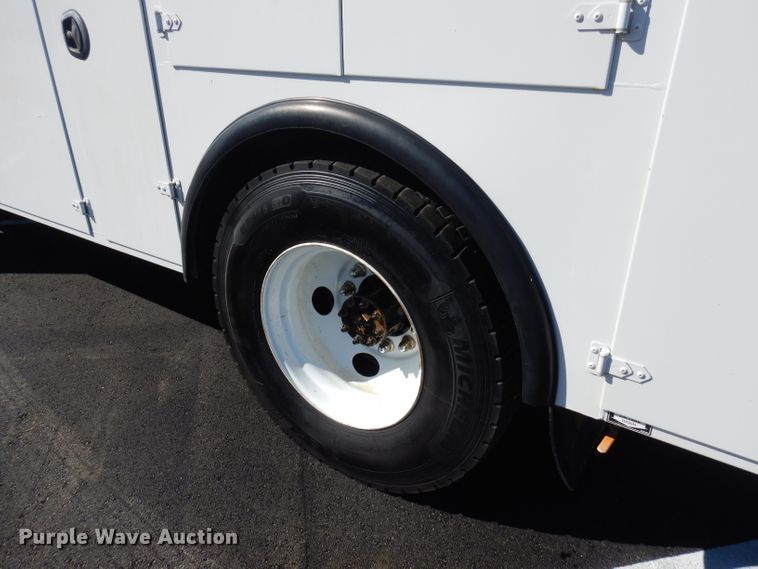 image for item FW9880 2008 Ford F750 Super Duty  service truck with crane