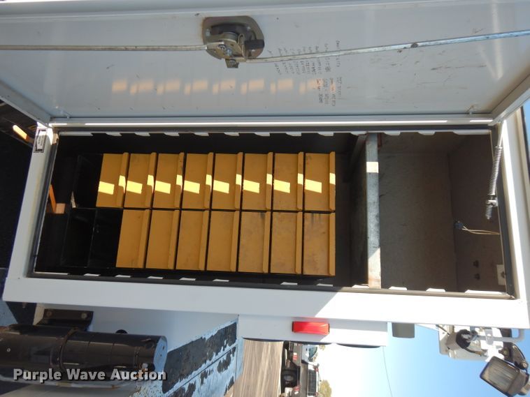 image for item FW9880 2008 Ford F750 Super Duty  service truck with crane