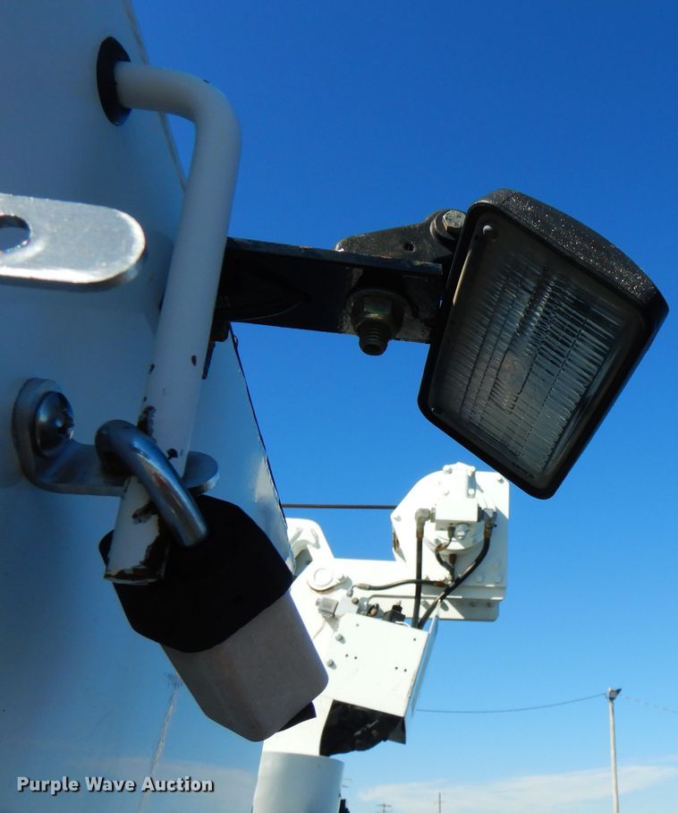 image for item FW9880 2008 Ford F750 Super Duty  service truck with crane