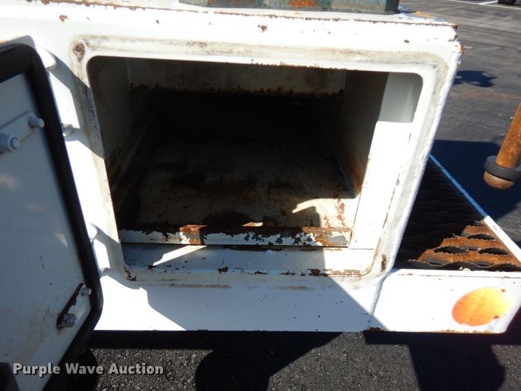 image for item FW9880 2008 Ford F750 Super Duty  service truck with crane