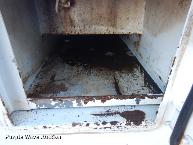 image for item FW9880 2008 Ford F750 Super Duty  service truck with crane