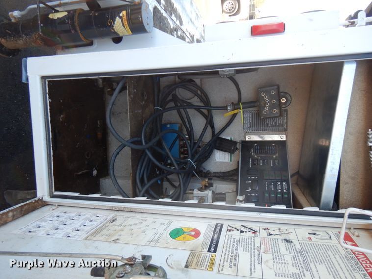 image for item FW9880 2008 Ford F750 Super Duty  service truck with crane