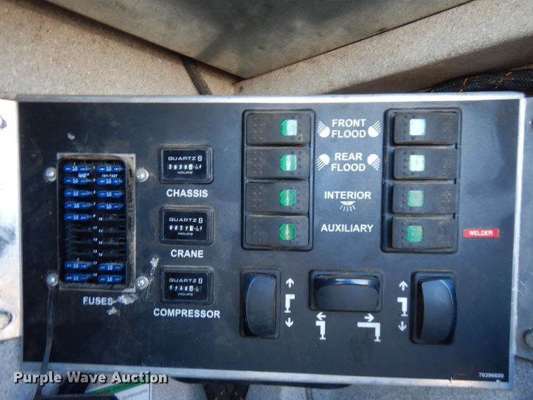 image for item FW9880 2008 Ford F750 Super Duty  service truck with crane