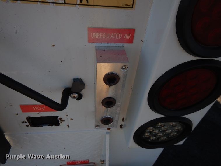 image for item FW9880 2008 Ford F750 Super Duty  service truck with crane