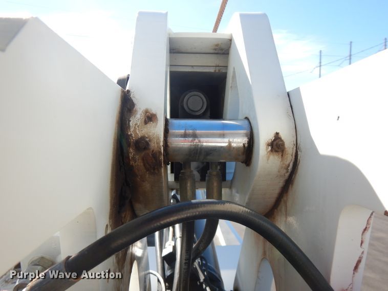 image for item FW9880 2008 Ford F750 Super Duty  service truck with crane