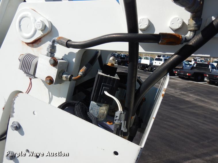 image for item FW9880 2008 Ford F750 Super Duty  service truck with crane