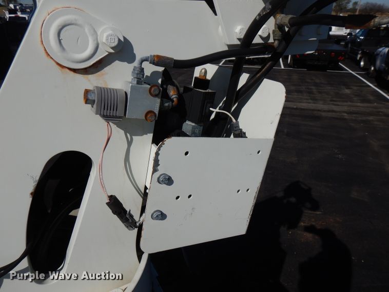 image for item FW9880 2008 Ford F750 Super Duty  service truck with crane